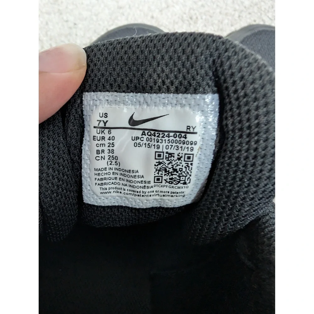 Nike AQ4224-004 Team Hustle D 9 Basketball Shoes Youth 7Y Black Gold Mid Top